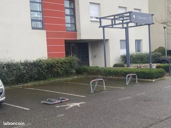 Place de Parking dans résidence