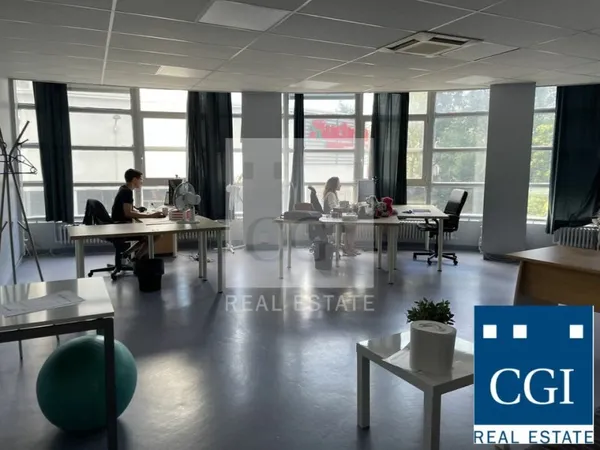 Local professionnel 404 m²