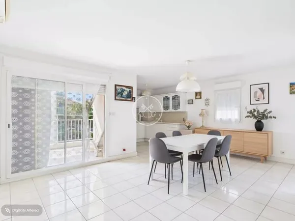 À VENDRE - Grand appartement T2 -garage box - Port Fréjus