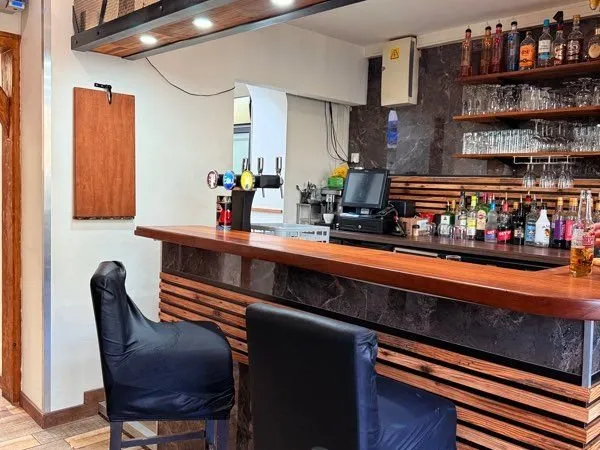 Pizzeria bar