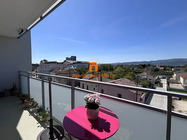 Appartement lumineux avec balcon