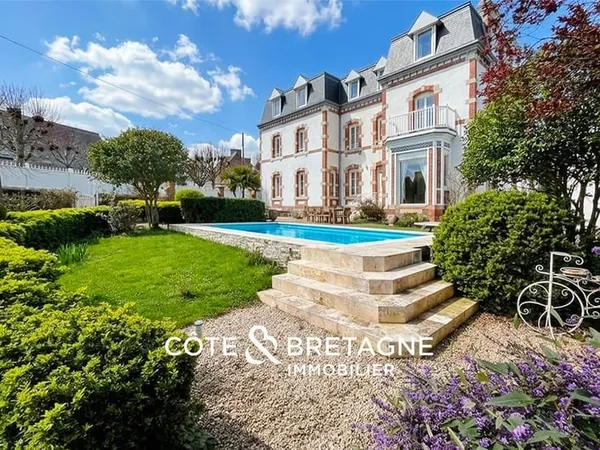 PROPRIÉTÉ PRESTIGIEUSE À ÉTABLES SUR MER AVEC PISCINE ET JAR