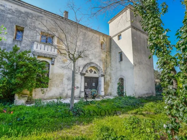 Bien d’exception Vente Aigues-Mortes 16p 450m² 570000€