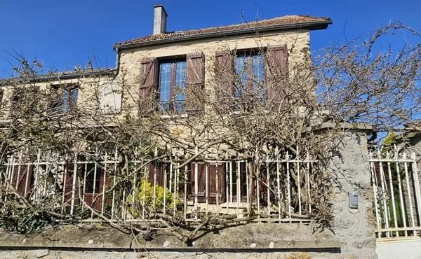 Maison de village pleine de charme à rénover