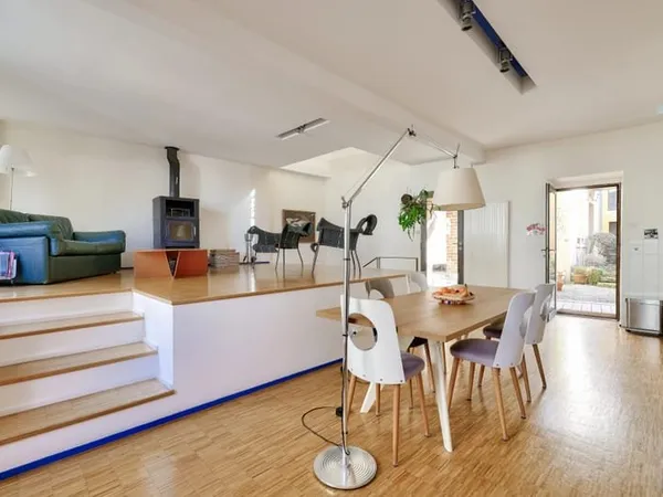 Rueil-Malmaison - COEUR DE VILLE - Propriété à vendre - 3/4 chambres - 138m² habitables - 205m² au s