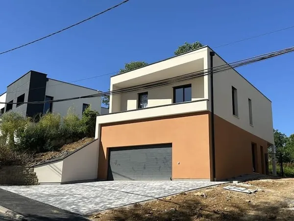 Maison 2 pièces 141 m²