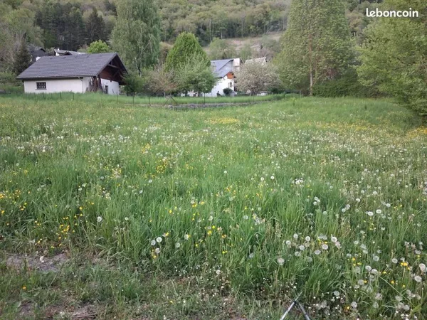 Terrain constructible à Valbonnais (38740) - 1568m² - 120 000 -