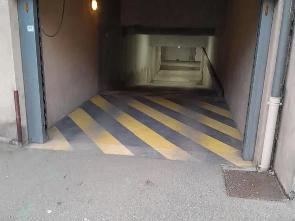Stationnement Location Fontaine   110€