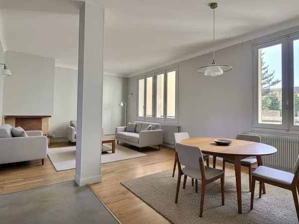 Coup de coeur - Appartement traversant beaux volumes et parque