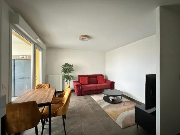 Charmant 2 pièces moderne avec balcon et garage
