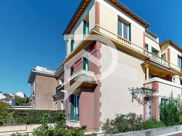 Maison 11 pièces 306 m²