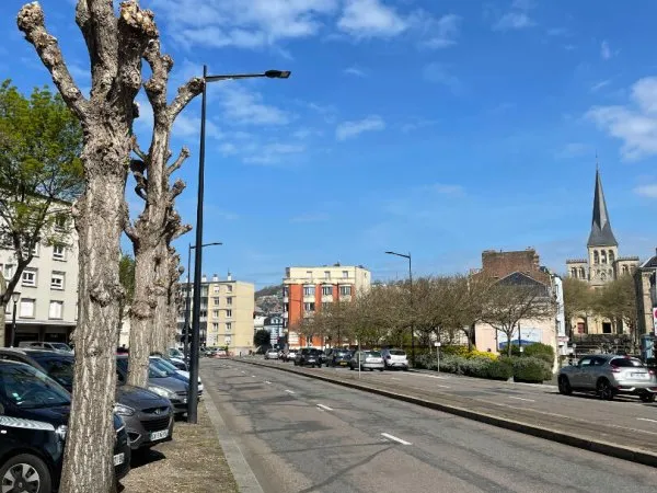 A LOUER GARAGE FERME SECTEUR PLAGE