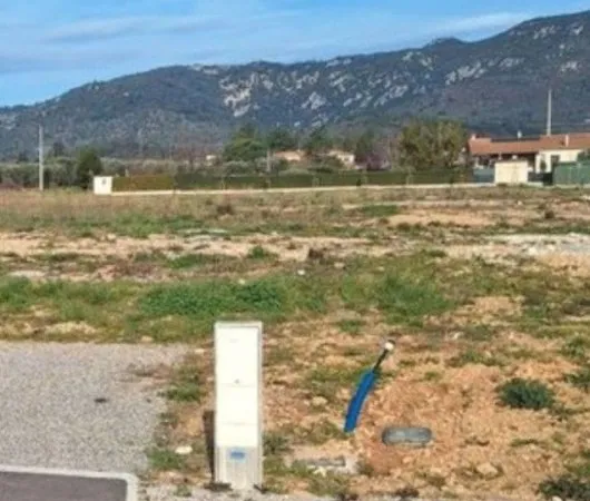 Terrain 334 m²
