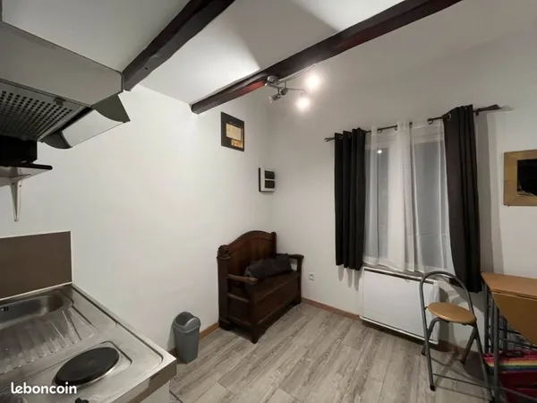 Studio récent meublé 16,5 m2 (21 m2 surface utile)