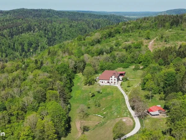 Propriété de charme en pierre - 12 ha - sans voisin - gîte + écuries