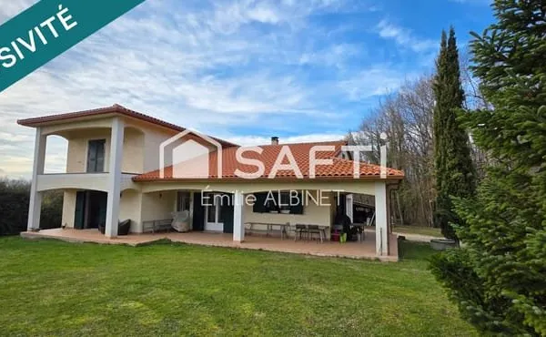 Maison 140 m² sur 4000 m² de terrain avec piscine