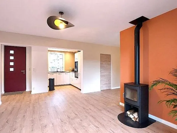 À louer Villa T4 rénovée avec jardin, terrasse, GARAGE, climatisation réversible et poêle à bois à T