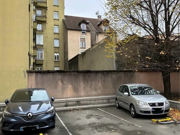 Place de parking sécurisé
