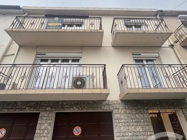 Bâtiment 242 m²