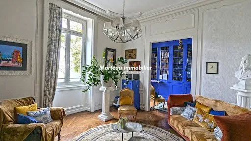 Maison 13 pièces 327 m²
