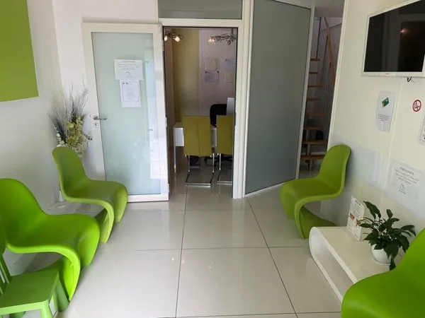 CENTRE COMMERCIAL L'ARBALESTIERE BEAU LOCAL COMMERCIAL OU PROFESSIONNEL SURFACE 68 M2 + PARKINGS