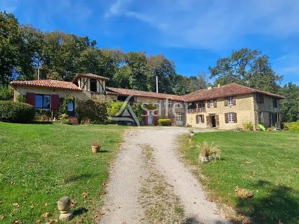 Corps de ferme fin Xviii siècle sur près de 12 ha d'un seul te