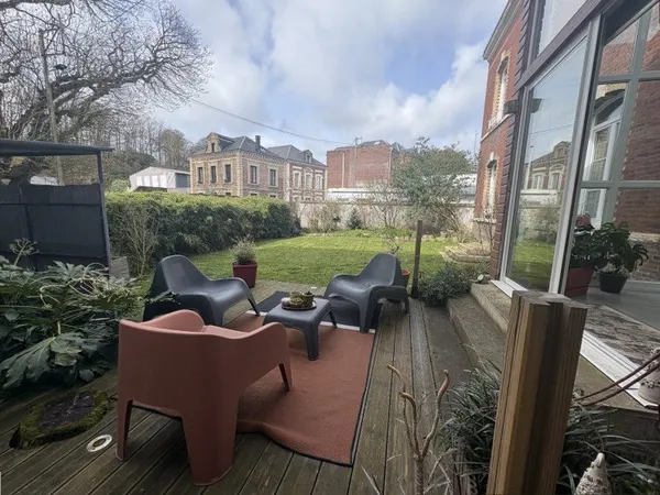 Maison 8 pièces 206 m²