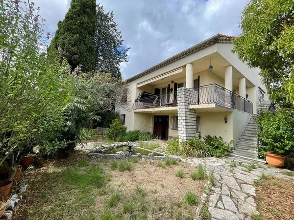 Alès quartier Clavières Exclusivité maison en pierres 6 pièces sur 2 niveaux de 133 m2 sur terrain 5