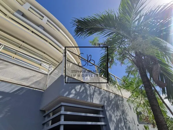 FORT DE FRANCE EXCLUSIVITE : 100m² de bureaux vue mer au 1ier ?