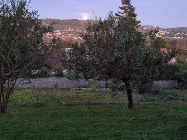 Villa 180 m2 avec sous sol sur 1938 m2 Terrain clos.