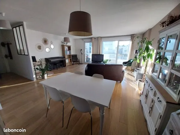 Lyon 7 - Jean Macé | T4 traversant de 112 m² avec terrasse - GARAGE INCLUS - 4e chambre possible