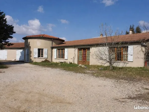 Local 5 pièces 280 m²