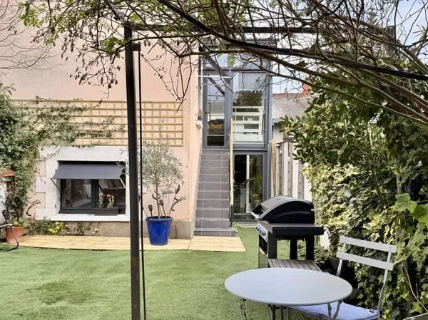 Maison avec dépendance 11 pièces