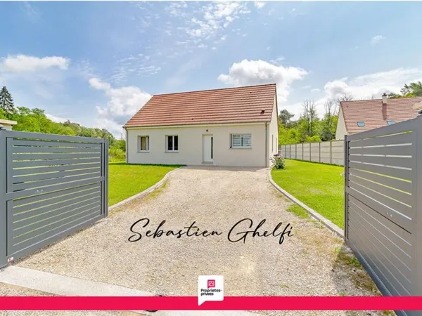maison de plain-pied avec 3 chambres cellier grand terrain de 1860 m²
