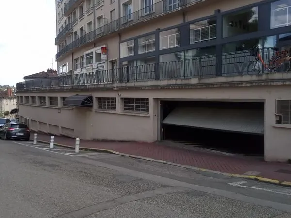 Place de garage dans résidence sécurisée