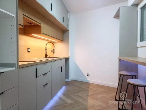 Appartement/ Profession libérale 4P 88,05 m2 rue Julien LACROIX Paris 20e