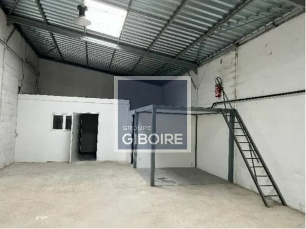 Local industriel 131 m²
