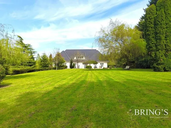 Maison 10 pièces 353 m²