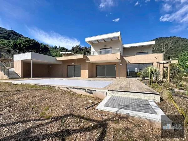 Villa contemporaine avec piscine et vue mer au Lavandou - Quartier La Fossette