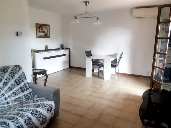 APPARTEMENT T2 RDJ ET PARKING PLAGES A PIED