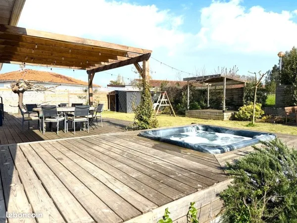 Maison rénovée avec grand jardin paysager, spa et domotique - centre-ville d'Ambarès-et-Lagrave