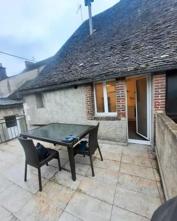 T2 hypercentre appoigny + terrasse privative
