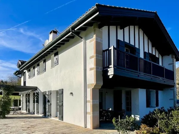 Maison à vendre 9 pièces SARE (64)