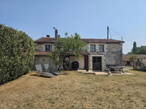 Une opportunité exceptionnelle: deux magnifiques granges jumelées rénovées avec vue panoramique sur 
