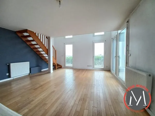 T3 en duplex avec garage - 69008 LYON
