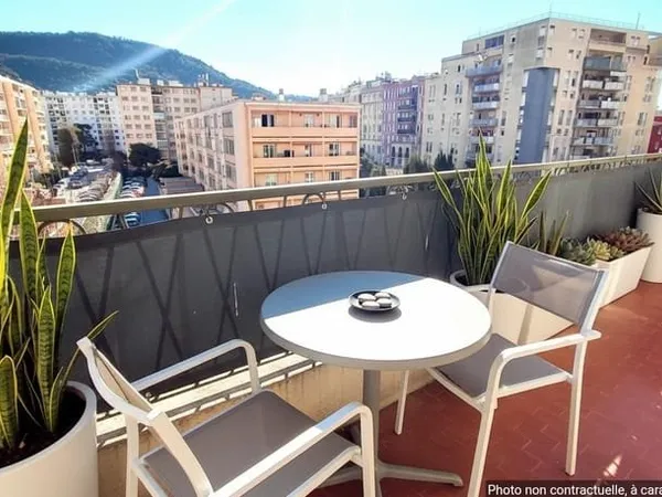 NICE / PASTEUR - Appartement 4 pièces de 80 m2 au 3ème étage sur 7, deux balcons, un séchoir, une ca
