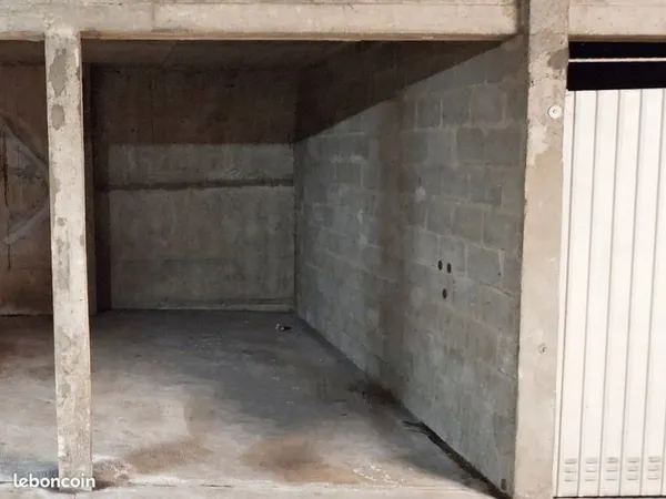 Parking couvert pour moto boxable