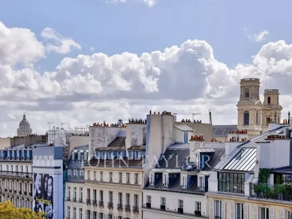 Appartement traversant au dernier étage avec balcon filant
