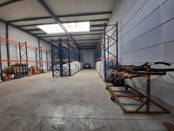 Local d'activité 295 m²