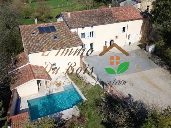 Maison de village de 210 m2 Terrain 1 214 m2 avec piscine